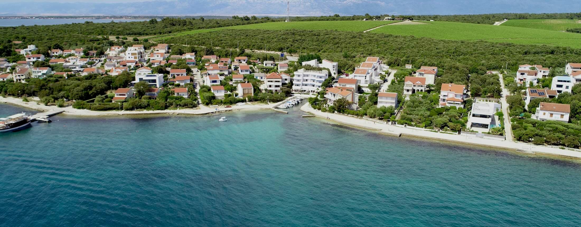 Pohled na Petrčane z dálky